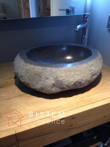 Pose d'une vasque en pierre pour salle de bain
