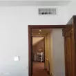 Grille de reprise de climatisation gainable intégrée au plafond dans une maison à La Cadière-d’Azur
