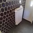 Radiateur vertical remplacé dans une maison à La Cadière-d’Azur lors d’une rénovation chauffage par SISTEM Provence