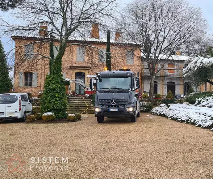 Coulage et pose d'une chape pour l’extension du plancher chauffant d'une maison