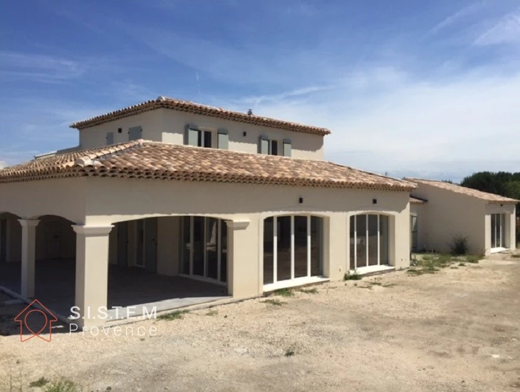 Réception d'une maison d'architecte à Alleins