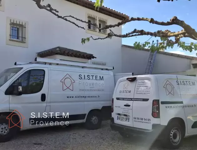 Installation photovoltaïque et bornes de recharge sur une propriété à Saint-Cannat