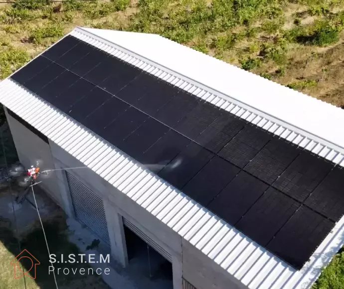 Nettoyage de panneaux photovoltaïques par drone, pulvérisation sous pression