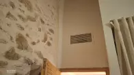 Bouche de soufflage gainable intégrée dans une chambre de bastide à Saint-Cannat
