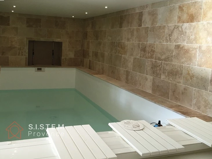 Construction piscine intérieure avec douche et spa à Riez