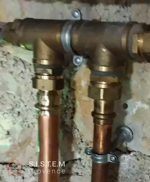 Résidence à Cassis avec piscine et équipements techniques protégés par un traitement d’eau anti-calcaire