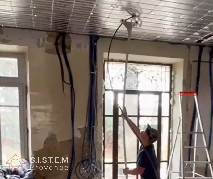 Pose d'un plafond chauffant dans une bastide à Lambesc