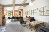 Salon, plancher chauffant et rafraîchissent.