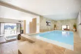 Piscine intérieur.