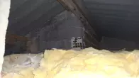 Passage technique dans les combles d’une maison à Jouques pour l’installation de climatisations réversibles