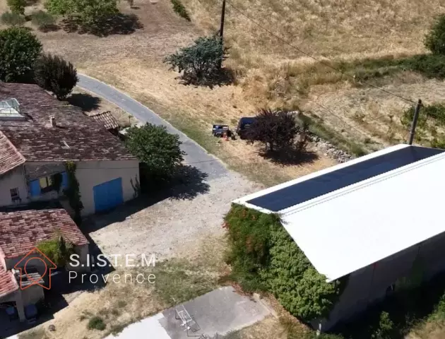 Installation photovoltaïque 12 kWc en autoconsommation sur un mas provençal à La Tour-d’Aigues