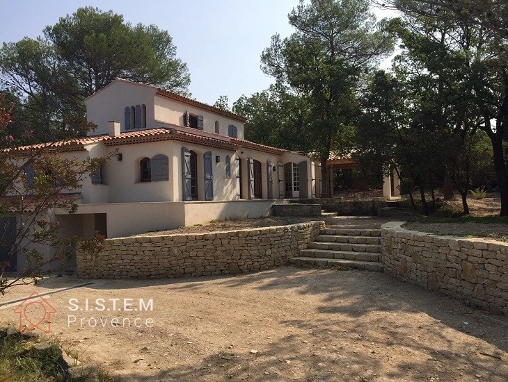 Rénovation et travaux d'extension d'une maison à Rognes