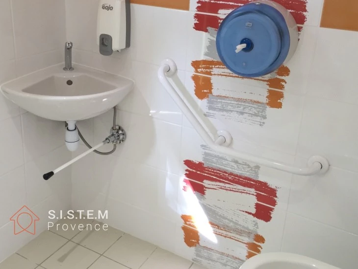 Réalisation de WC pour personnes à mobilité réduite à Aix-en-Provence