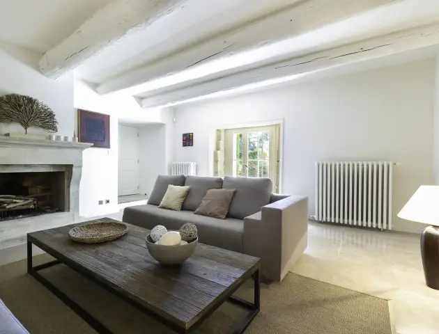 Réalisation d'un réseau de radiateur en fonte dans un villa provençale