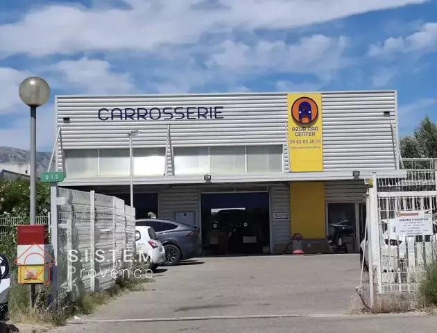 Transformation toiture en source d'énergie Carrosserie Azur Car Center