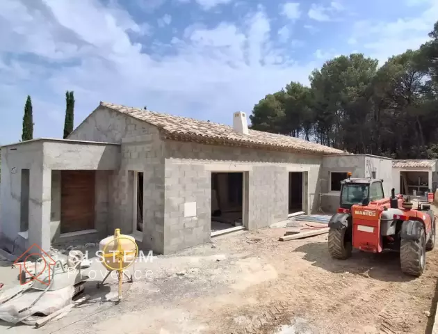 Construction d’une maison neuve à Ventabren : Plancher Chauffant, PAC air/eau, Plomberie, VMC